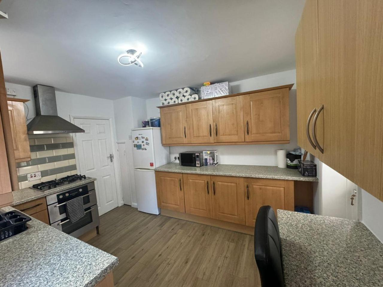 Charming 3-Bedroom Retreat With Modern Comforts South Ockendon Exterior foto